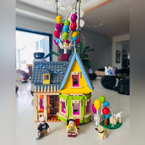 Disney’s UP lego set - Picture 2 of 2